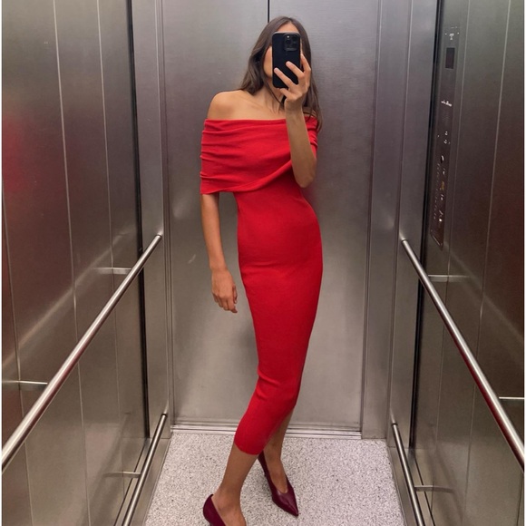 Zara OFF-THE-SHOULDER KNIT DRESS
Midi dress.
Red size M NWT - Picture 1 of 3